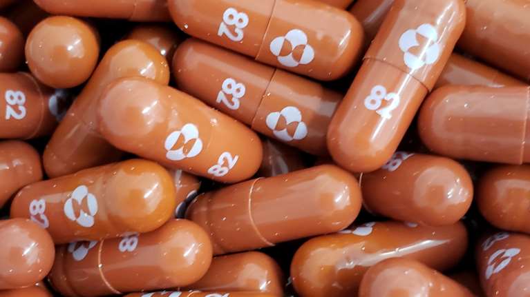 Βρετανία: Αρχίζει η χορήγηση του χαπιού της Merck σε ασθενείς ευπαθών ομάδων