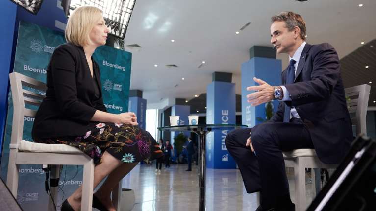 Μητσοτάκης στο Bloomberg: Η Ελλάδα θα είναι η πρώτη χώρα που απαγορεύει τα παράνομα συστήματα παρακολούθησης