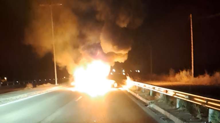 Φρικτός θάνατος στη Λάρισα: Απανθρακώθηκε μέσα στο αυτοκίνητό του μετά από τροχαίο [βίντεο]