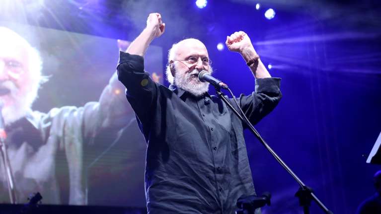 Διονύσης Σαββόπουλος: Η τραγική ειρωνεία πίσω από την ημέρα θανάτου του σπουδαίου τραγουδοποιού