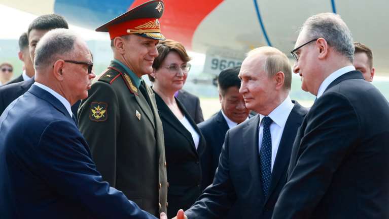 Έφτασε στην Κίνα ο Πούτιν για τις συναντήσεις με Σι Τζινπίνγκ, Ερντογάν και Πεζεσκιάν