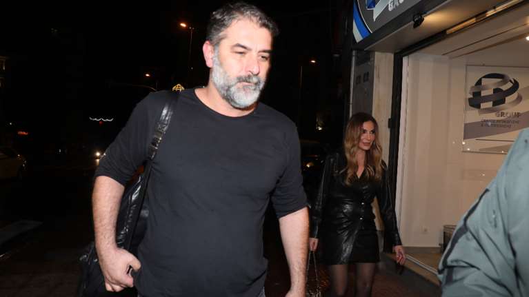 Δέσποινα Βανδή: Ο Βασίλης Μπισμπίκης απαθανατίζει... τα πόδια της στην πίστα [εικόνες]