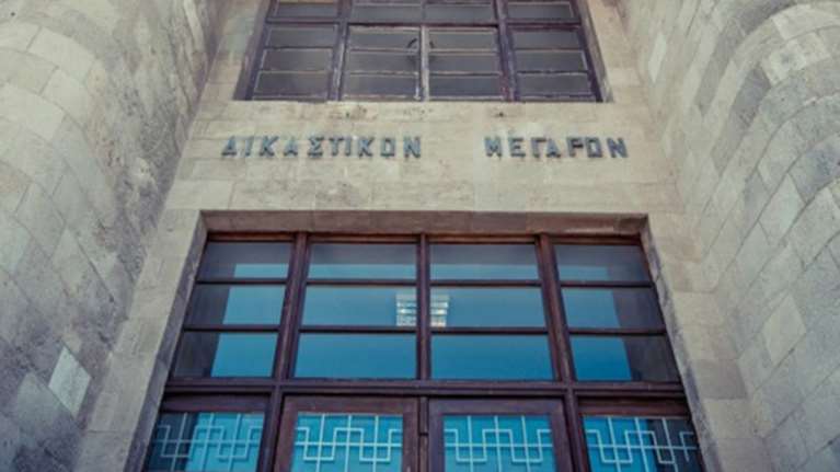 Μητέρα στη Ρόδο μήνυσε τον γιο της γιατί... της έπαιρνε τη σύνταξη