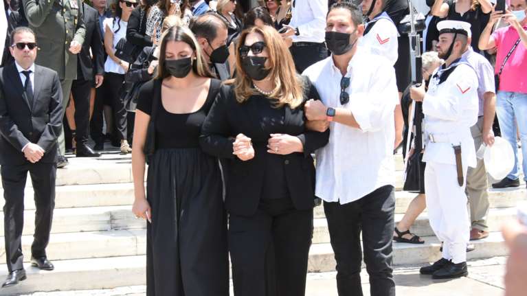 Δέσποινα Μοιραράκη: Η ενόχλησή της στο μνημόσυνο του συζύγου της και η έκκληση στα ΜΜΕ