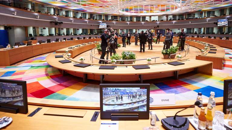 Επίσημο: Αυτές είναι οι πρώτες κυρώσεις της ΕΕ στη Ρωσία για Ουκρανία - Στο στόχαστρο ολιγάρχες, κυβερνητικοί, βουλευτές