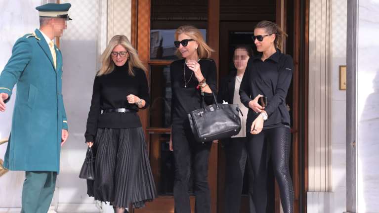 Σαν δυο σταγόνες νερό: Το 48ωρο της Τατιάνας Μπλάτνικ με την αριστοκράτισσα μητέρα της στο Λονδίνο