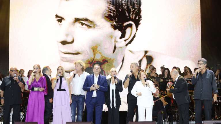 Πλημμύρισε το Καλλιμάρμαρο για τη συναυλία-αφιέρωμα στον Μπιθικώτση - Συμμετείχαν κορυφαίοι καλλιτέχνες [εικόνες]