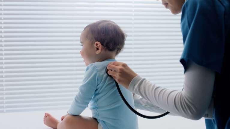 Προσωπικός παιδίατρος: Τι πρέπει να κάνουν οι γονείς για την εγγραφή των παιδιών στην πλατφόρμα