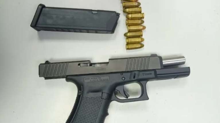 Αγρίνιο: Αυτό είναι το γεμάτο όπλο με σφαίρες που είχε πάνω του ο τράπερ [εικόνες]