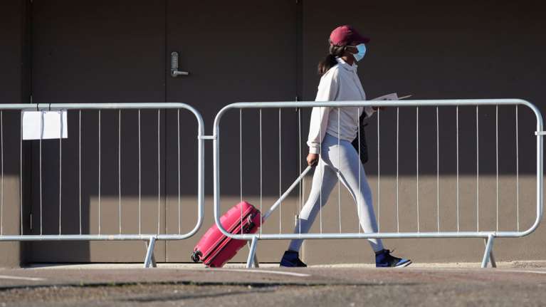 Η μετάλλαξη της Ουγκάντα έφτασε και στην Ελλάδα από γυναίκα που ταξίδεψε στην Αφρική - Τι ξέρουμε για το άγνωστο στέλεχος