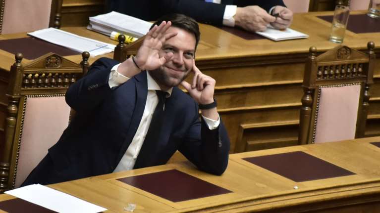 Στέφανος Κασσελάκης: Επέστρεψε από την Αρκαδία και εμφανίστηκε στη Βουλή - Πού κάθισε [Εικόνες]