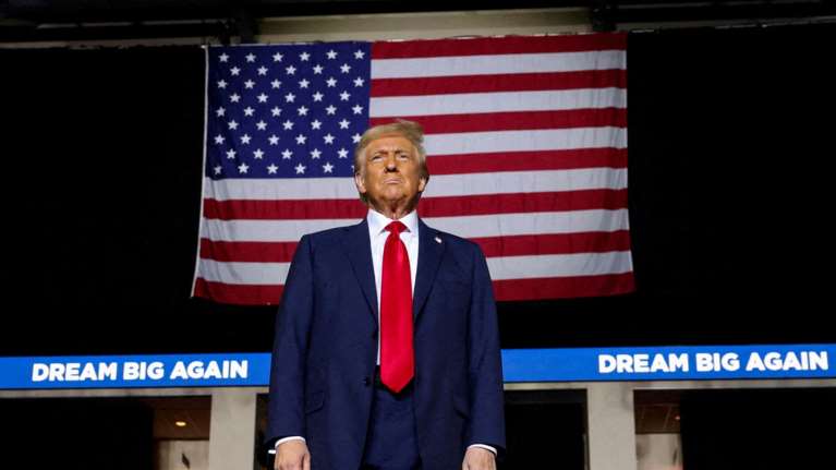 Ο Τραμπ απαιτεί να ακυρωθεί η καταδίκη του για την υπόθεση Ντάνιελς - Μετά την απονομή χάριτος από τον Μπάιντεν στον γιο του