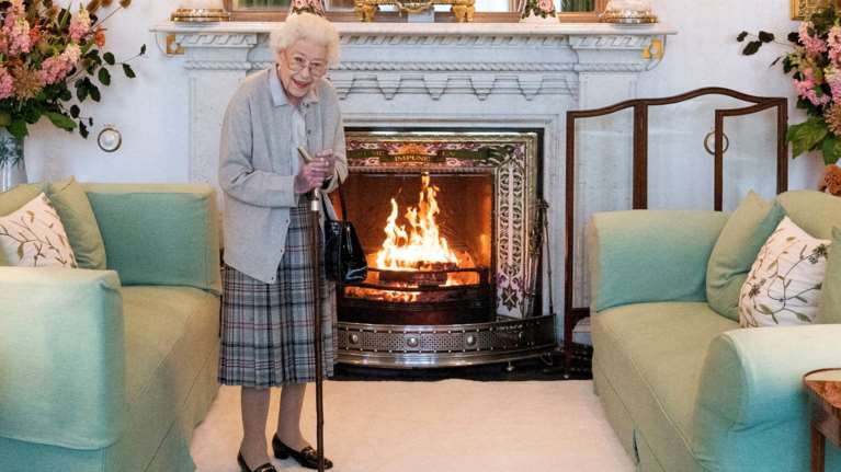 Οι τελευταίες στιγμές της βασίλισσας Ελισάβετ στο κάστρο Μπαλμόραλ- Ποιοι την πρόλαβαν ζωντανή