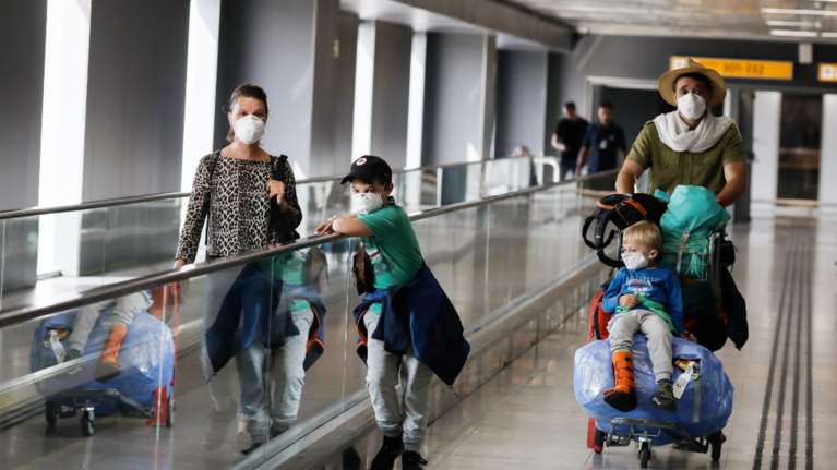 Αναλυτικό "φακέλωμα"  για τους ταξιδιώτες προς την Ελλάδα - Ειδικό έντυπο και πρόστιμο ως 5.000 ευρώ