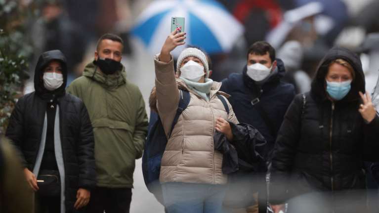 Γαλλία: Τέλος οι όρθιοι σε μπαρ και εστιατόρια - Όχι σε απαγόρευση κυκλοφορίας την Παραμονή Πρωτοχρονιάς