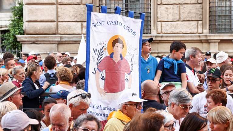 Αγιος από σήμερα ο &quot;influencer του Θεού&quot; - Χιλιάδες κόσμου στο Βατικανό [εικόνες - βίντεο]