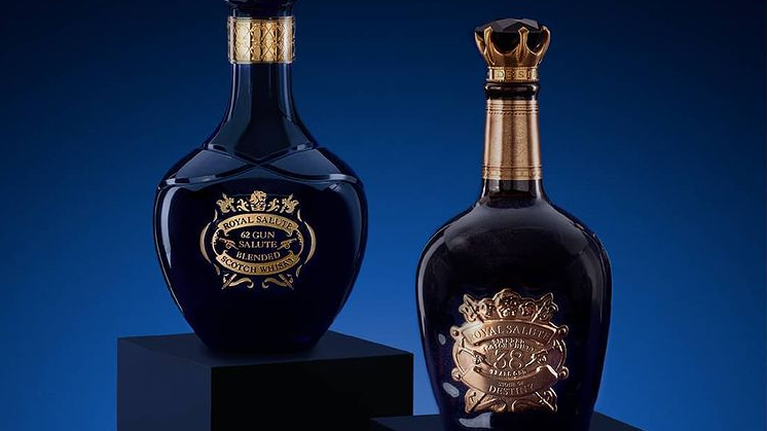 Το σπάνιο Chivas που βρέθηκε στο Τατόι: Η ιστορία της συλλεκτικής έκδοσης και η σχέση με τη βασίλισσα Ελισάβετ [εικόνες]