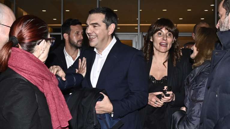 Σκληρή επίθεση Τσίπρα σε Μητσοτάκη: &quot;Οργάνωσε τις παρακολουθήσεις, ενορχήστρωσε το μπάζωμα και τη συγκάλυψη στα Τέμπη&quot;