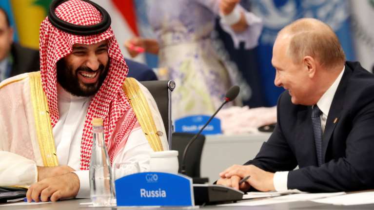 &quot;Απατεώνες, ληστές και χρήσιμοι ηλίθιοι&quot;: Πώς παγώνει την Ευρώπη ο Πούτιν μαζί με τη Σ. Αραβία - Ανάλυση Φρίντμαν στους ΝΥΤ