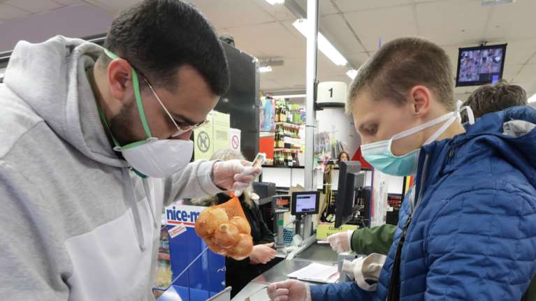 Κορονοϊός: Αυτοί κινδυνεύουν πιο πολύ ανάμεσα στους νέους και υγιείς - Τι λένε οι ειδικοί