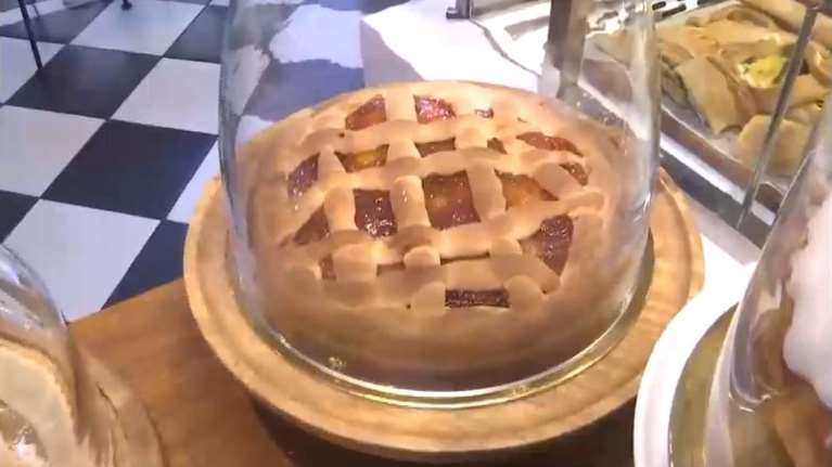 Θεσσαλονίκη: Ο διαρρήκτης ήταν... γλυκατζής - Άδειασε το ταμείο και πήρε και μια πάστα φλώρα φεύγοντας [βίντεο]