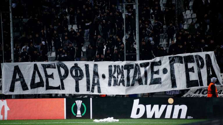ΠΑΟΚ: Εμετικό πανό από τους οπαδούς του "Δικεφάλου" - "Αδέρφια, κρατάτε γερά" για τους δολοφόνους του Άλκη [Εικόνες]