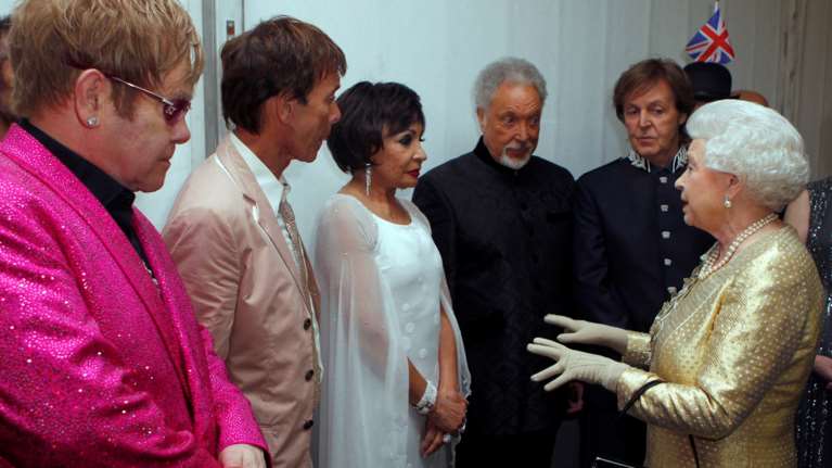 Ελτον Τζον, Ελεν Μίρεν, Αντρέα Μποτσέλι: Διάσημοι καλλιτέχνες αποχαιρετούν τη βασίλισσα Ελισάβετ