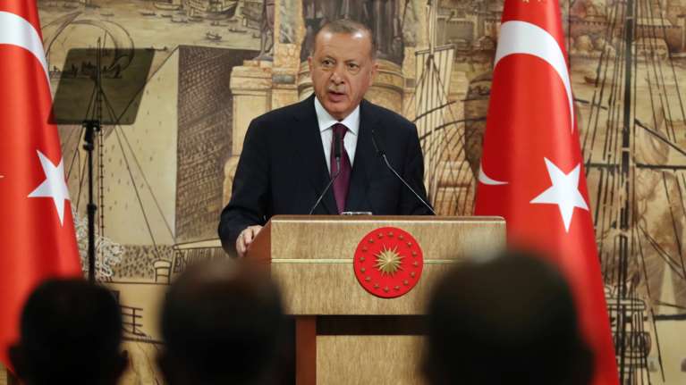 Άμεση Ανάλυση: Τι να προσέξουμε στις δηλώσεις Ερντογάν για λύση &quot;καζάν- καζάν&quot; - Μήνυμα για αποκλιμάκωση;