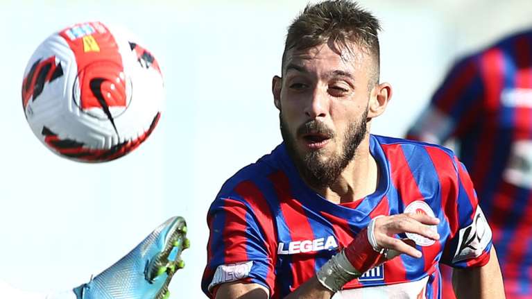 Θρήνος για τον Αλέξανδρο Λάμπη: Μπροστά στα μάτια της μητέρας του κατέρρευσε ο 22χρονος ποδοσφαιριστής της Ηλιούπολης