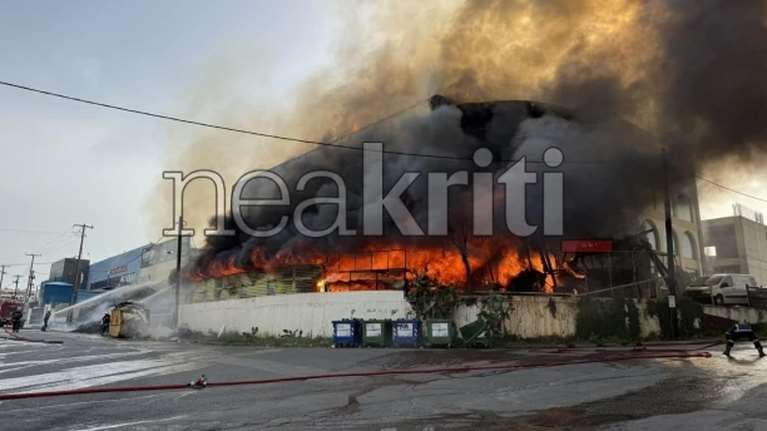 Μεγάλη φωτιά στη ΒΙ.ΠΕ. Ηρακλείου: Εστάλη 112 - &quot;Κλείστε πόρτες και παράθυρα&quot;