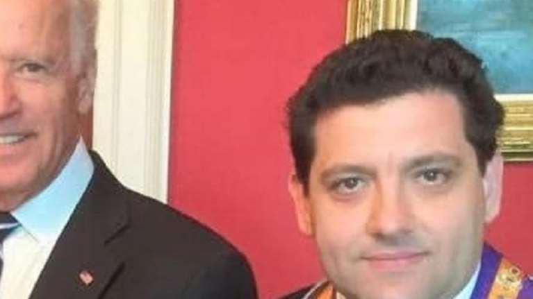 Ενας Μητσοτάκης στον Λευκό Οίκο: Ο σεφ ξάδελφος του πρωθυπουργού που θα μαγειρεύει για τον Τζο Μπάιντεν