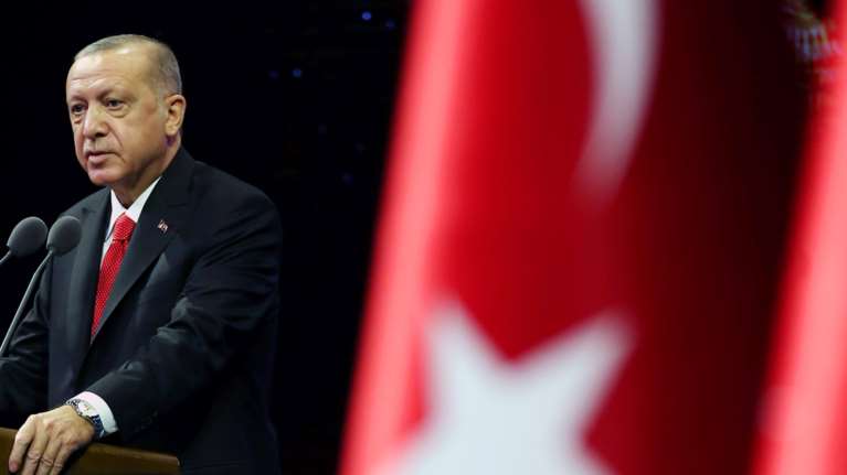 Ξέφυγε ο Ερντογάν: Φασίστας και ναζιστής ο Μακρόν - Μποϊκοτάζ στα γαλλικά προϊόντα