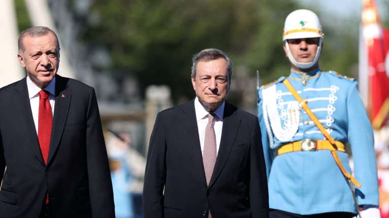 Ο Ερντογάν προκαλεί μπροστά στον Ντράγκι: &quot;Η Ελλάδα διώχνει μετανάστες και αυτοί καταφεύγουν στην Ιταλία&quot;