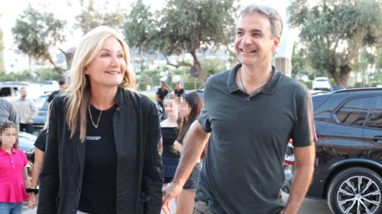 &quot;Μάνα είναι μόνο μία&quot;: Το βίντεο Μητσοτάκη με τη Μαρέβα για τη Γιορτή της Μητέρας και τα τρυφερά στιγμιότυπα