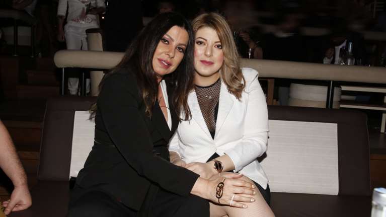 Γιαγιά η Άντζελα Δημητρίου: Η Όλγα Κιουρτσάκη γέννησε ένα υγιέστατο κοριτσάκι [βίντεο]