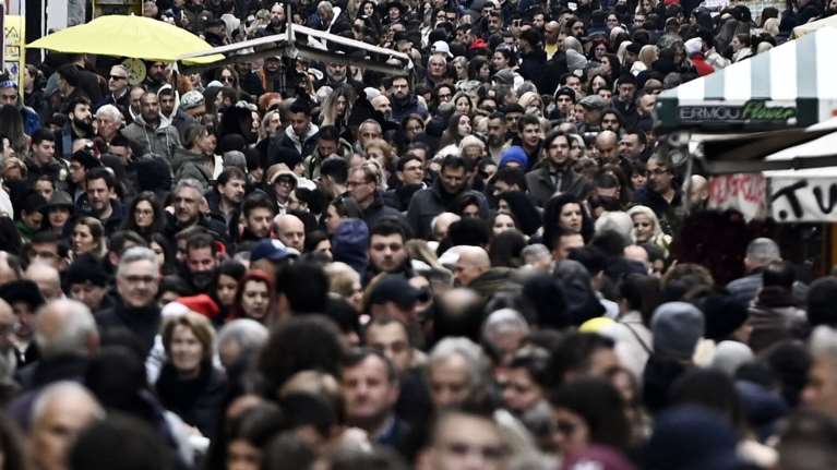 Τα νέα μέτρα που φέρνει το 2025: Οι αυξήσεις σε συντάξεις, μισθούς κι επιδόματα - Ποιοι φόροι μειώνονται