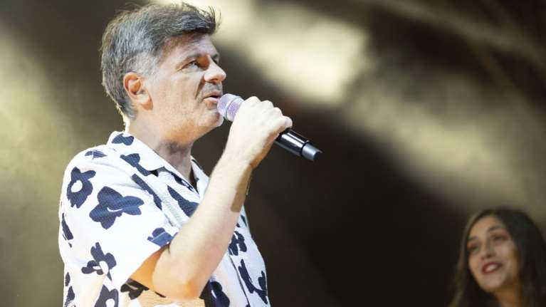 Ο Φοίβος Δεληβοριάς απαντά στα επικριτικά σχόλια στο Twitter: Και ο μακαρθισμός έχει τα όριά του