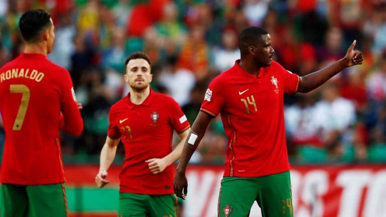 Μύκονος: Αυτός είναι ο γνωστός ποδοσφαιριστής που έπεσε θύμα ληστείας - Του "έφαγαν" 260.000 ευρώ