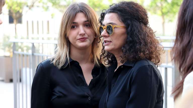 Ηλέκτρα Καζάκου: Η νέα εμφάνιση της 20χρονης κόρης του Κώστα Καζάκου που ακολουθεί τα βήματα του πατέρα της [Εικόνες]