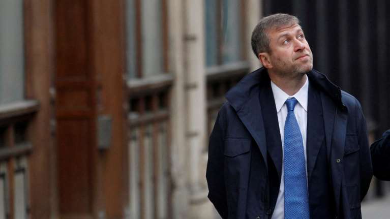 Πήραν στο κυνήγι τον Αμπράμοβιτς: Του "πάγωσαν" 7 δισ. δολάρια στον φορολογικό παράδεισο του νησιού Τζέρσεϊ