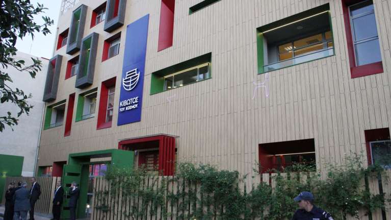 Κιβωτός του Κόσμου: &quot;Θα σε σκοτώσω&quot; – Απειλές δέχεται ο 19χρονος που κατήγγειλε τον π. Αντώνιο [βίντεο]