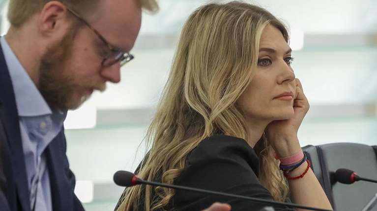 "Μαμά θα είσαι εδώ ή θα φύγεις;": Η επανεμφάνιση της Εύας Καϊλή στο Στρασβούργο και οι εφιάλτες της κόρης της