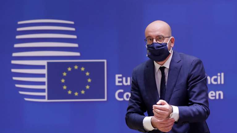 Σαρλ Μισέλ: "Η ΕΕ οφείλει να εξετάσει νομικά μέσα για να διασφαλίσει την τροφοδοσία της σε εμβόλια"