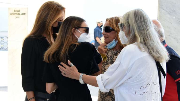 Τόλης Βοσκόπουλος: Πάντα... ανεπανάληπτος - Συγγενείς και φίλοι έδωσαν το "παρών" στο μνημόσυνο