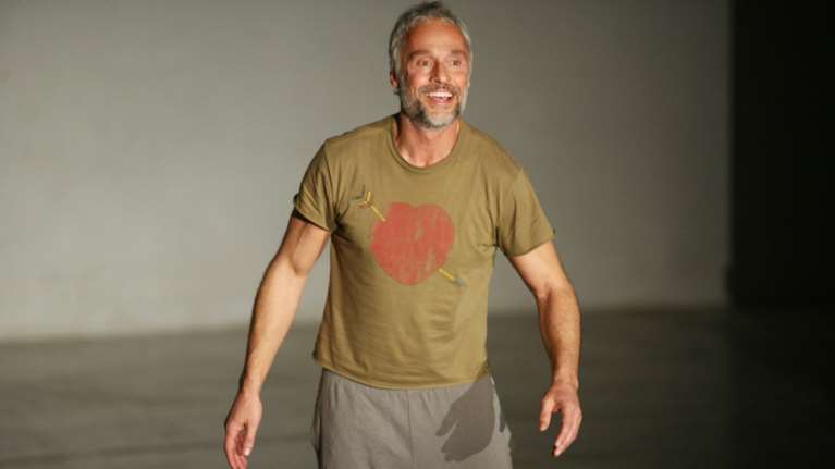 Αντώνης Φραγκάκης: Οι αντιρρήσεις του πατέρα του για το μόντελινγκ - &quot;Του είχα πει μπαμπά καριέρα το πεζοδρόμιο;&quot; [βίντεο]