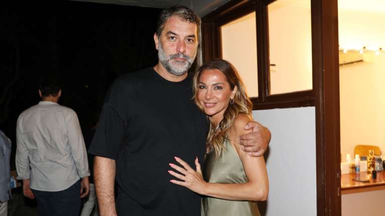 Δέσποινα Βανδή - Βασίλης Μπισμπίκης: Ταξίδι στο Λονδίνο για το ζευγάρι [Βίντεο]