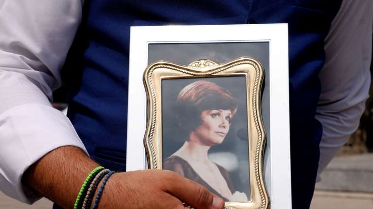 Αντζελα Ζήλεια: Θλίψη στο τελευταίο &quot;αντίο&quot; στη γνωστή τραγουδίστρια [εικόνες]