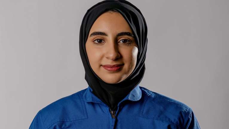 Η πρώτη γυναίκα αραβικής καταγωγής που  εκπαιδεύεται για αστροναύτης στη NASA