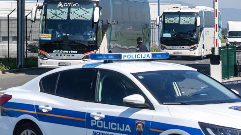 Στο Ζάγκρεμπ η ΑΕΚ: Με συνοδεία αστυνομικών δυνάμεων στο ξενοδοχείο - Δρακόντεια μέτρα ασφαλείας για τον αγώνα [εικόνες]