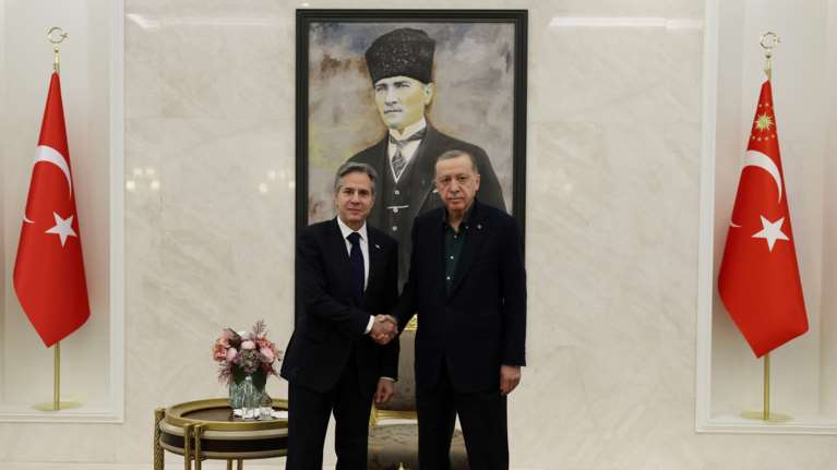 Πίσω από κλειστές πόρτες η συνάντηση Μπλίνκεν με Ερντογάν - Αποζημίωση για τον αποκλεισμό από τα F-35 ζητά η Τουρκία